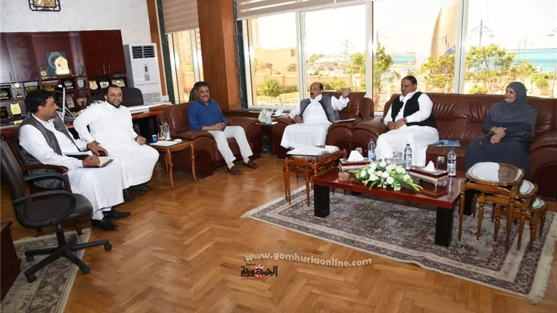 محافظ مطروح يلتقي اهالي تل العيس مركز العلمين بخضور اعضاء البرلمان والشيوخ لبحث مطالبهم