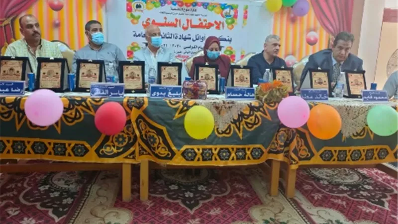 تكريم أوائل الثانوية العامة بمدرسة محمد عبد الحميد الرسمية لغات بطوخ