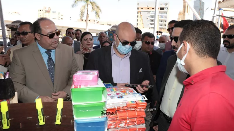 محافظ بني سويف يفتتح معارض (أهلاً مدارس)