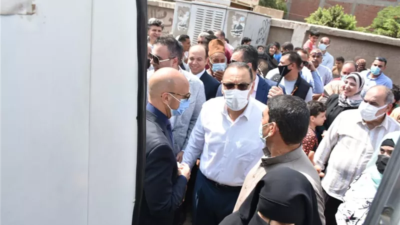 محافظ الشرقية يتفقد وحدة طب الأسرة بالتلين بمنيا القمح
