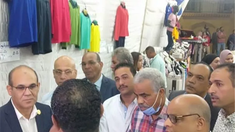 مستقبل وطن بالسويس يفتتح معرض المستلزمات المدرسية