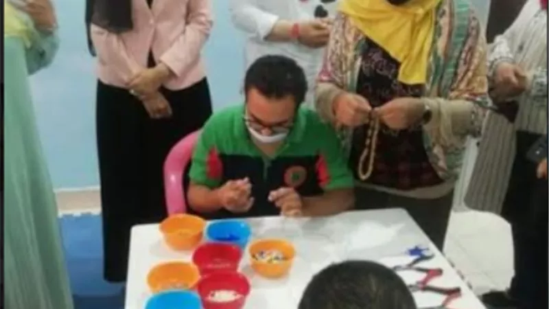ورشة عمل لتدريب ذوي الاحتياجات الخاصة على الحرف والأشغال اليدوية بالسويس