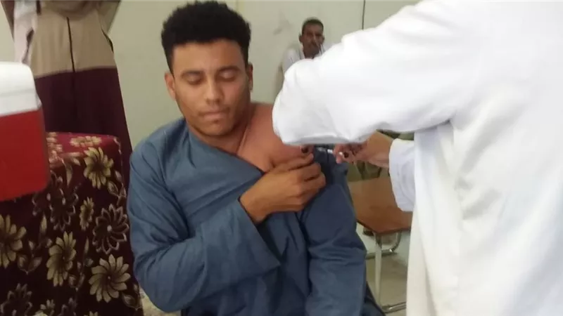 تطعيم ١٢٠ مواطن بلقاح كورونا اليوم بالزينية شمال الأقصر