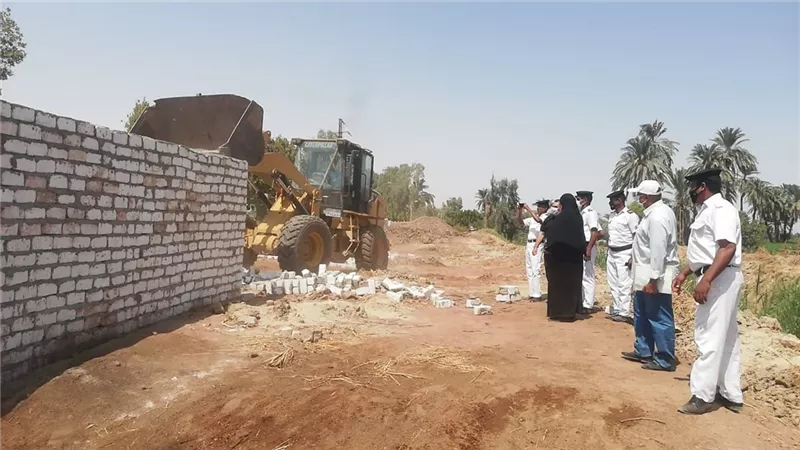 إزالة ٧ حالات تعدى فى موجة الإزالة الـ 18 بمركز اسنا جنوب الأقصر