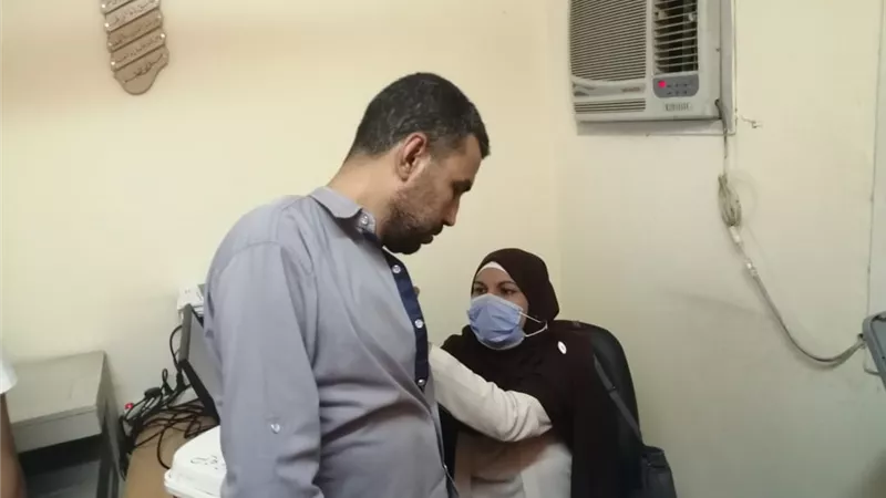 تطعيم العاملين بمدينة الاقصر بالجرعة الثانية من لقاح كورونا
