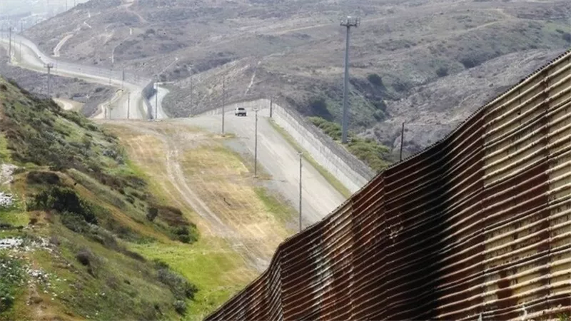 إدارة بايدن: لن نبني جدارا على الحدود