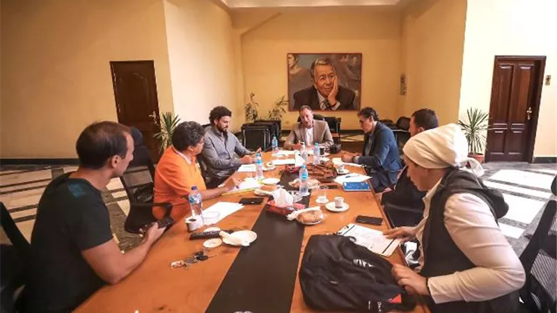 الخطيب يعقد اجتماعات تحضيرية لممثلي شركة الأهلي لكرة القدم