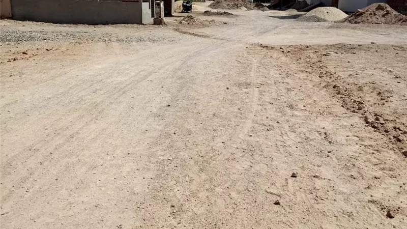 تغطية كابلات الكهرباء المكشوفة بالعديد من المناطق بالقصير