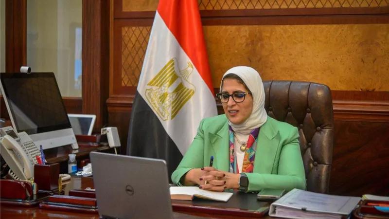 زايد تلتقى مسئولي سيمنز الألمانية لدعم القطاع الصحى بمصر
