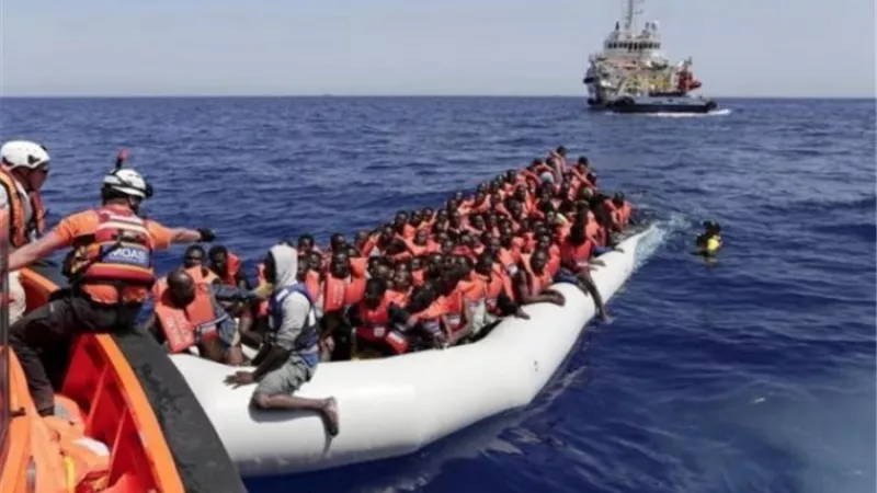 خفر السواحل الإيطالي يعلن وصول 686 مهاجرا لجزيرة 