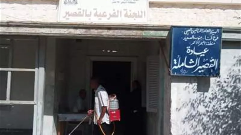 تطهير وتعقيم المستشفى القديم والمقاصد السياحية بالقصير
