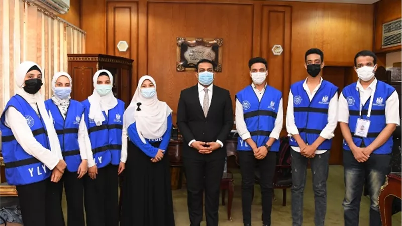 نائب محافظ قنا يستقبل أعضاء مبادرة (YLY) 