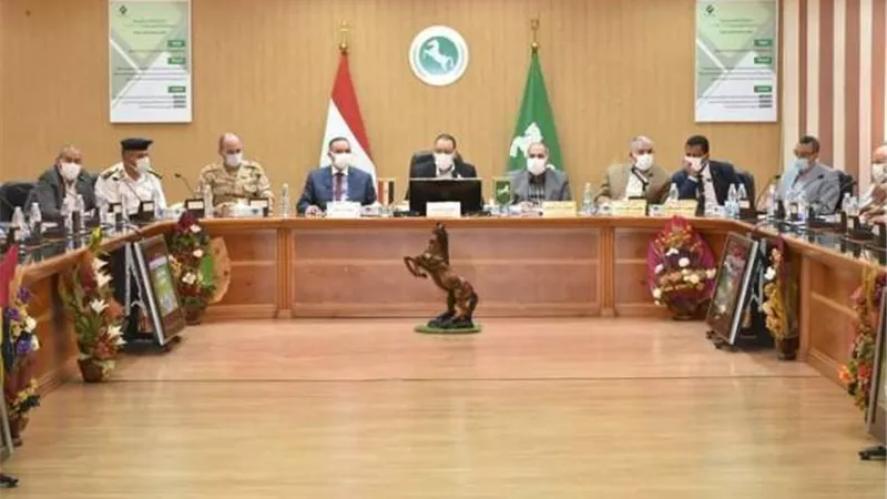 محافظ الشرقية يأمر بإجراء أعمال الصيانة لجرارات النظافة وتوزيعها على الوحدات المحلية القروية