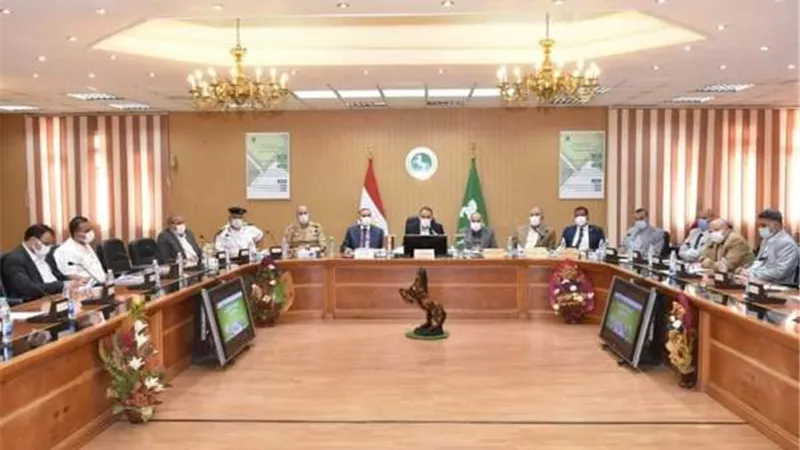 محافظ الشرقية يُناقش الاستعدادات لمواجهة التقلبات الجوية وسقوط الأمطار