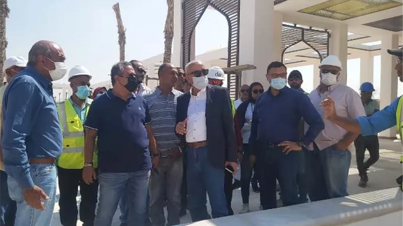 نائب رئيس هيئة المجتمعات العمرانية يتفقد مشروعات العاصمة الإدارية.. بالصور