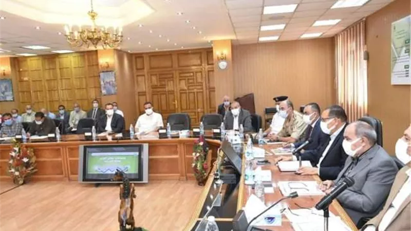 محافظ الشرقية يُشيد بمجهودات مديرية الصحة في تطعيم المواطنين بلقاح كورونا