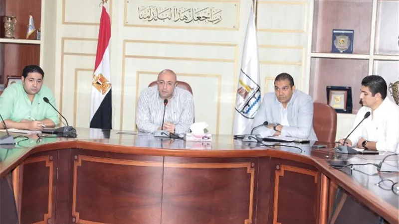 اجتماعا موسعا للجنة متابعة المشروع القومي لتبطين الترع ومحطات المعالجة
