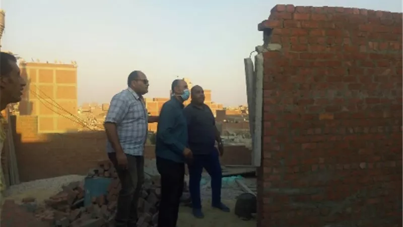 ازالة فورية لبناء مخالف في حملة بغرب شبرا الخيمة