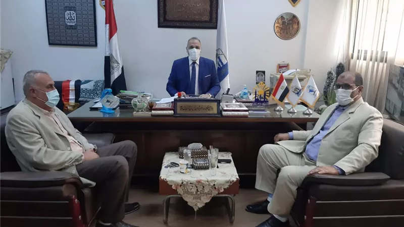 مدير تعليم القاهرة يجتمع بلجنة الحكماء بمجلس الأمناء.. صور