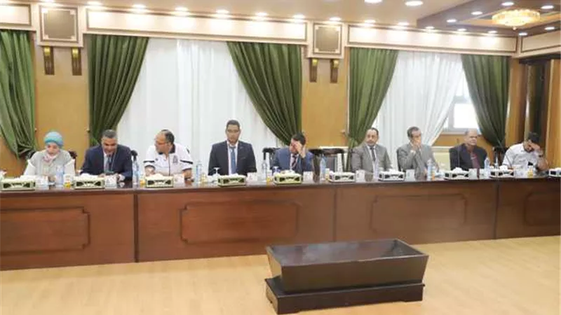 رئيس جامعة جنوب الوادى يترأس مجلس عمداء الكليات لمناقشة استعدادات العام الجديد