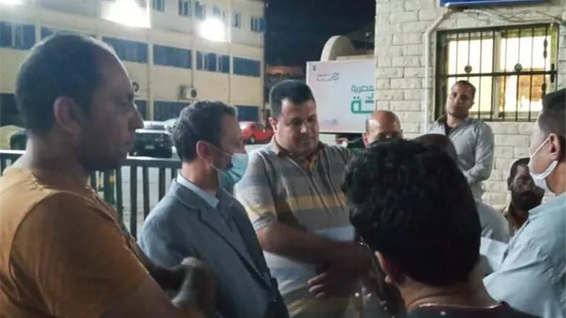 وكيل وزارة الصحة بمطروح يتفقد سير العمل بمستشفي مطروح العام فجرا