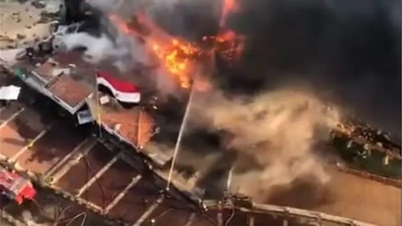 حريق هائل بمطاعم لاتينو بكورنيش الاسكندرية