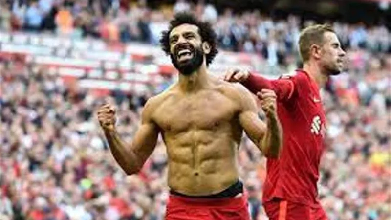 نجم منتخب انجلترا: صلاح أفضل من سواريز