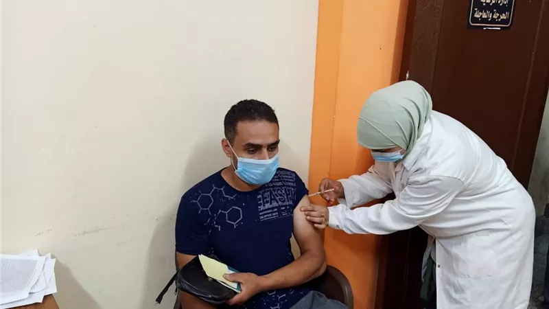 مدير صحة الشرقية يوجه بسرعة تسجيل وتطعيم جميع المواطنين بلقاح كورونا