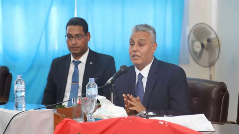 رئيس جامعة جنوب الوادي يلتقى اعضاء هيئة التدريس بكلية الآداب