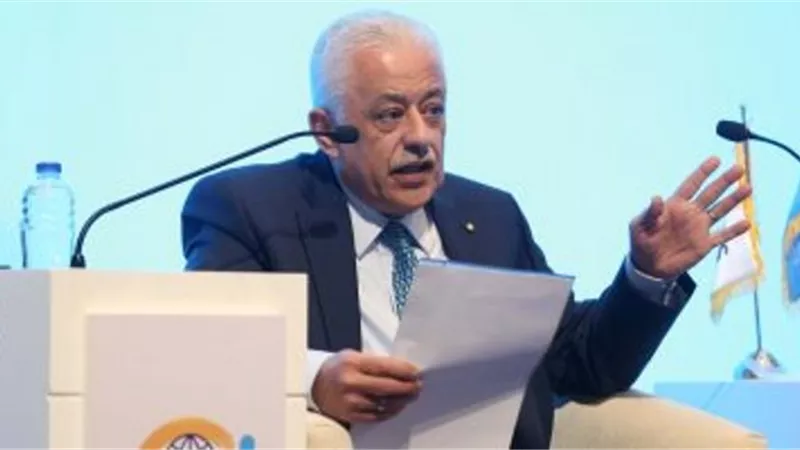 طارق شوقي للبرلمان: انتهى عصر الكتب المدرسية الورقية