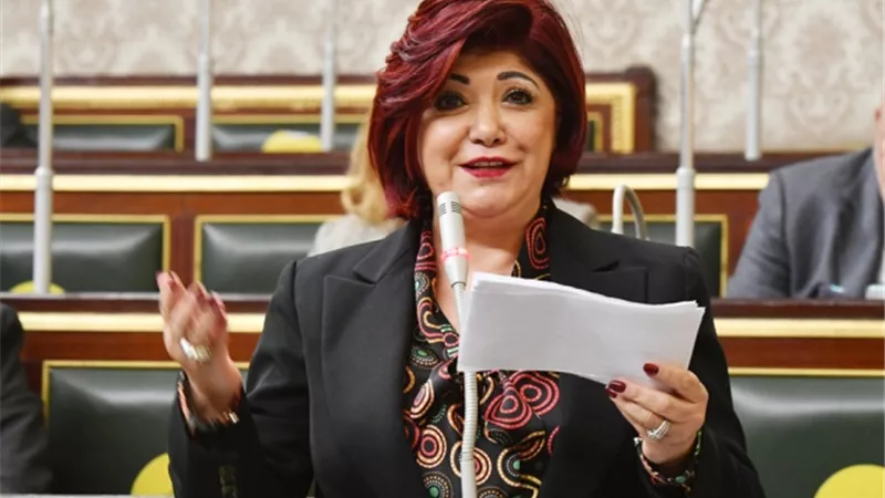 نورا علي: تطالب بنشر أخلاقيات السياحة وزيادة الوعى السياحى والآثرى بين طلاب المدارس