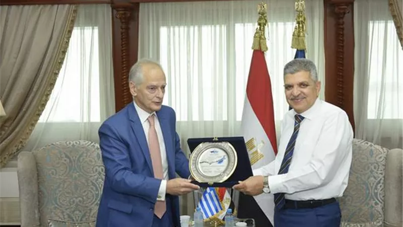 الفريق أسامة ربيع يلتقي السفير اليوناني لبحث سبل التعاون المشترك
