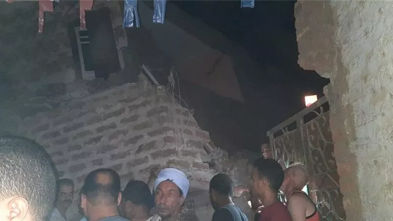انهيار منزل بنجع حمادى وحريق بمدينة قوص