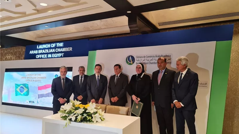 إبراهيم العربي يوقع اتفاقية استضافة مقر غرفة التجارة العربية البرازيلية بالقاهرة