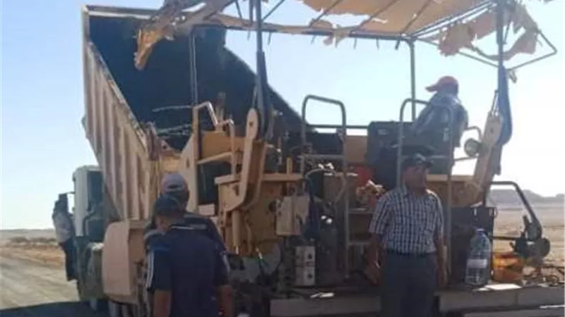 رصف طريق جاره ام الصغير بئر النص بسيوة بتكلفة 130 مليون جنيها