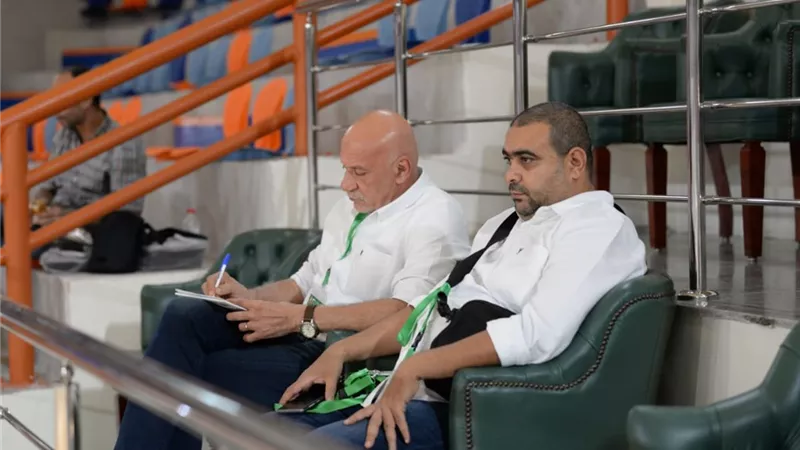 مرعي في مدرجات برج العرب لمتابعة مباراة بليدة الجزائري واتحاد الفتح العربي