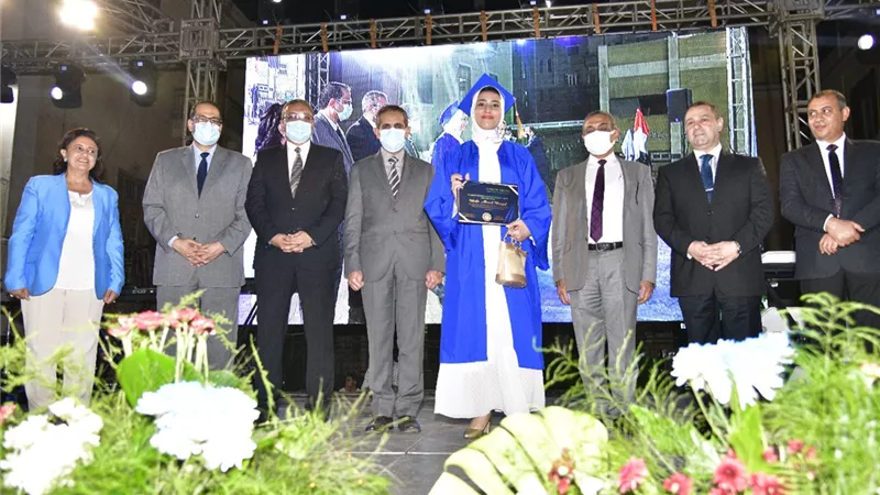 محافظ الغربية يشارك في احتفال مدارس السلام بطنطا لتخرج دفعة ٢٠٢١ -صور