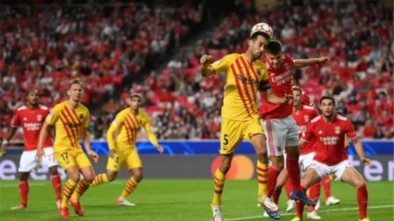 برشلونة يتذيل مجموعته بخسارة مهينة أمام بنفيكا.. والبايرن يتصدر