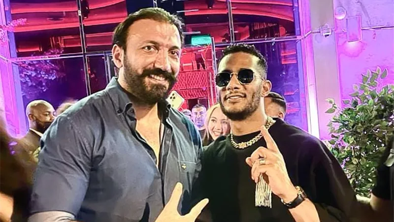 محمد رمضان يتفقد مسرح 
