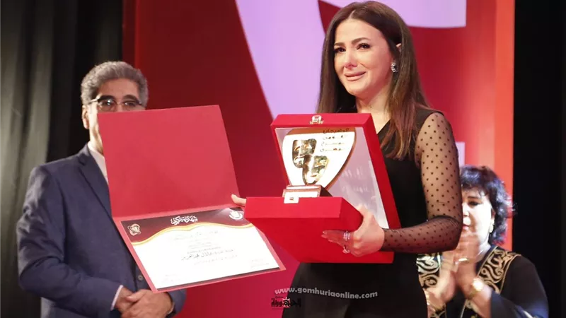 بالفيديو.. إعلامي يكشف حقيقة اعتزال الفنانة دنيا سمير غانم