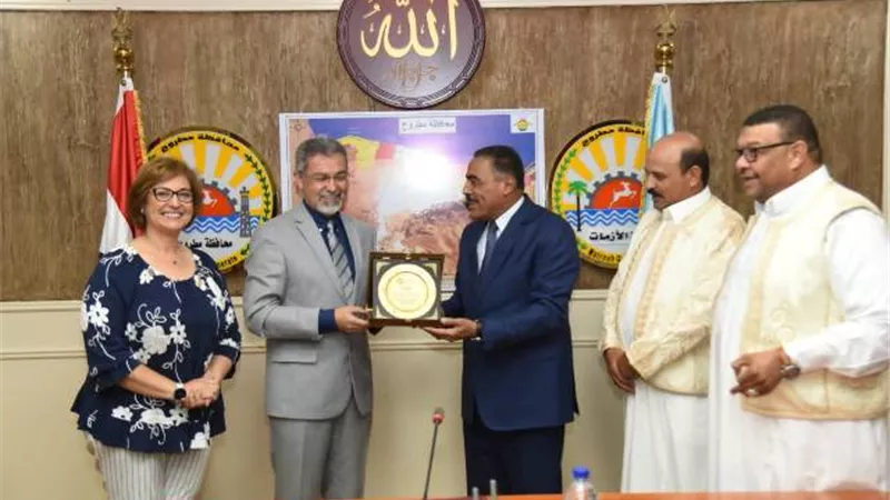 القافلة الطبية لكلية طب الاسكندرية تصل قرية القصر بمطروح
