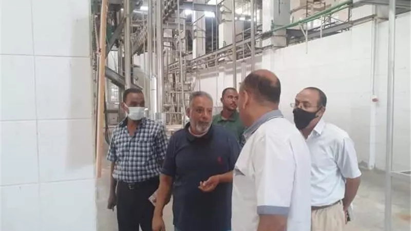 رئيس مدينة الشلاتين يقوم بجولة على المشروعات التنموية بالمحافظة