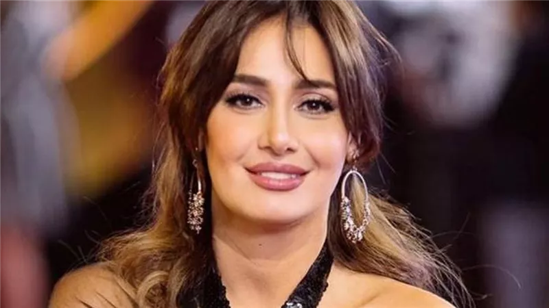 حلا شيحة تعلن ارتدائها الحجاب للمرة الثانية.. صور