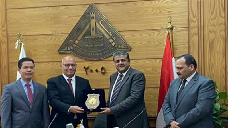 مجلس جامعة بنها يكرم مديرعام الامن الإداري