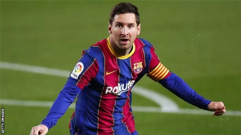 مدافع بنفيكا يهزأ من نجم برشلونة فاتي بسؤال عن ميسي