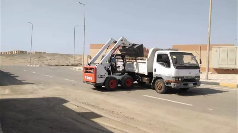 إستمرار رفع المخلفات والصيانة الدورية لاعمدة الإنارة بشوارع القصير