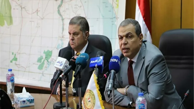 وزيرا القوى العاملة وقطاع الأعمال يشهدان توقيع اتفاقية بشأن مستحقات العاملين بـ 