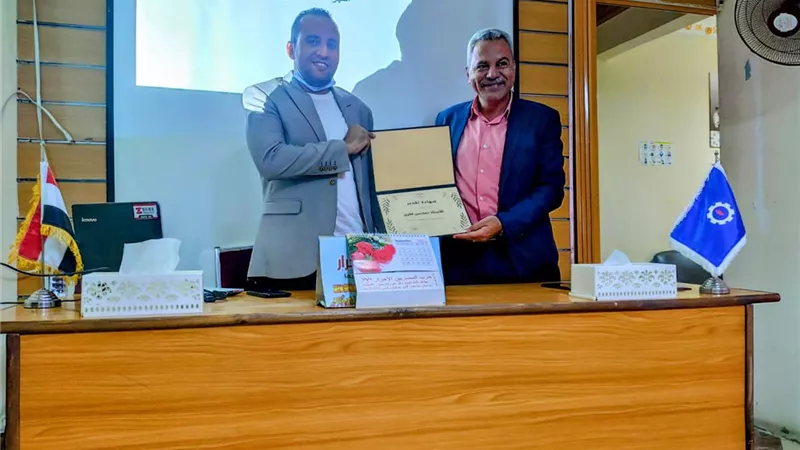 «المصريين الأحرار» ينظم دورة احترافية كتابة السيرة الذاتية