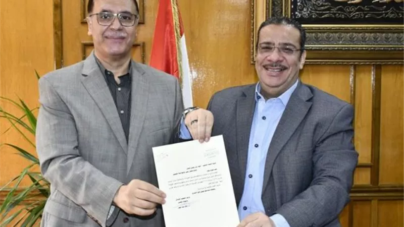 رئيس جامعة القناه يستقبل العميد الجديد لكلية الطب