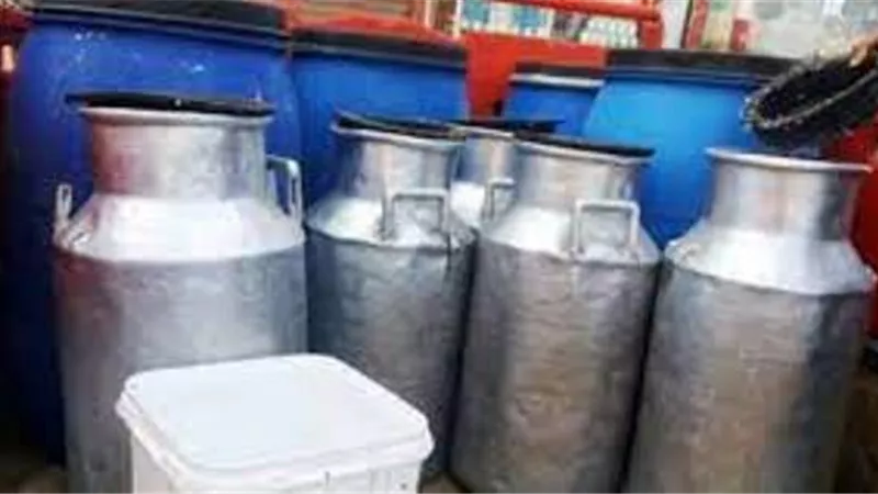 ضبط سياره محمله ببراميل لبن فاسد بالفشن